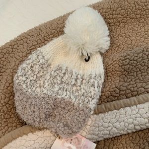 Women’s knitted beanie